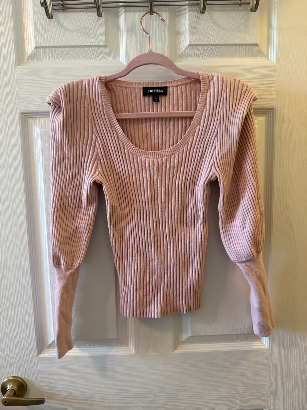 Express Ribbed Scoop Neck Sweater in Dusty Pink